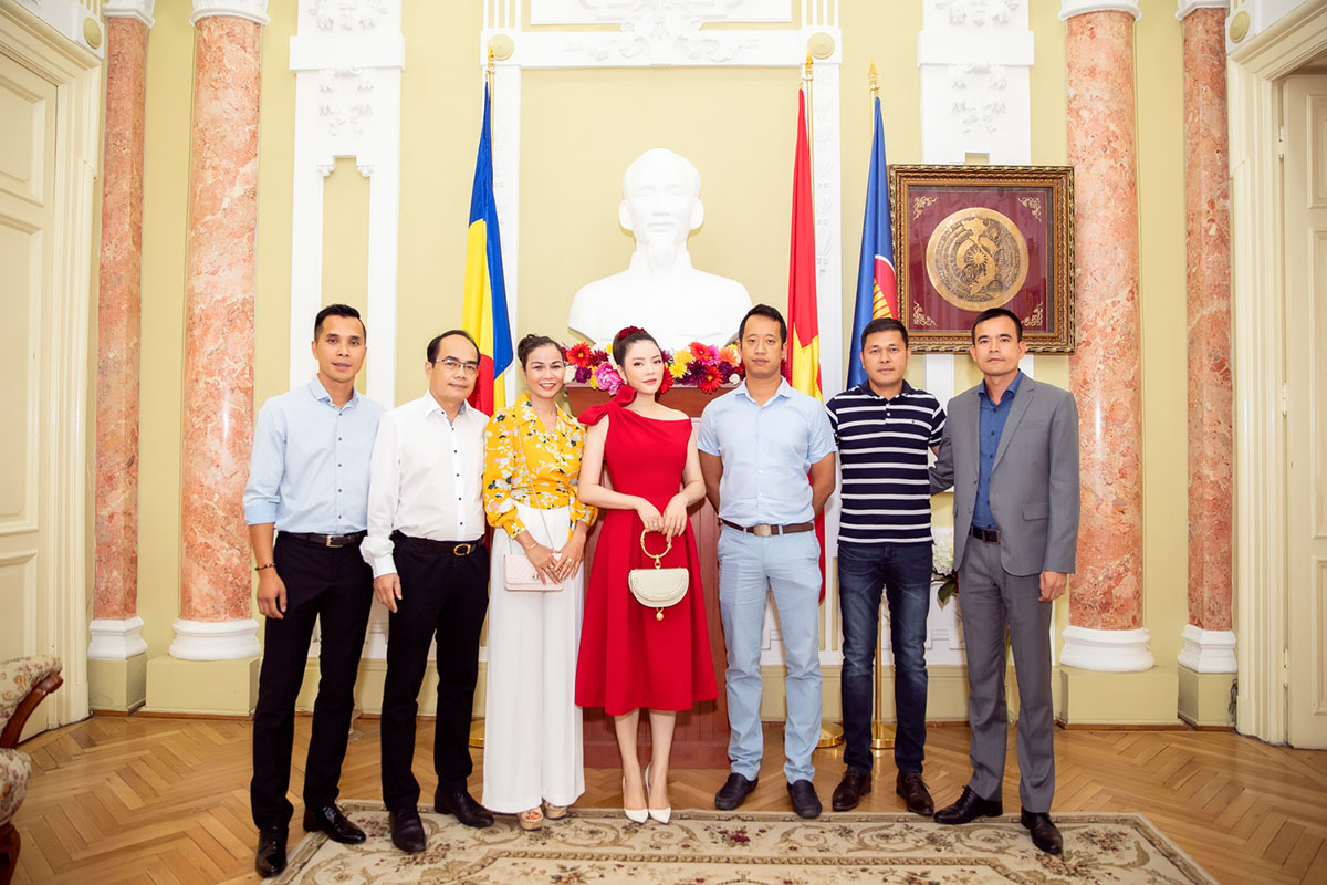 Lãnh sự danh dự Lý Nhã Kỳ nổi bật trong cuộc họp với thứ trưởng bộ du lịch Romania 