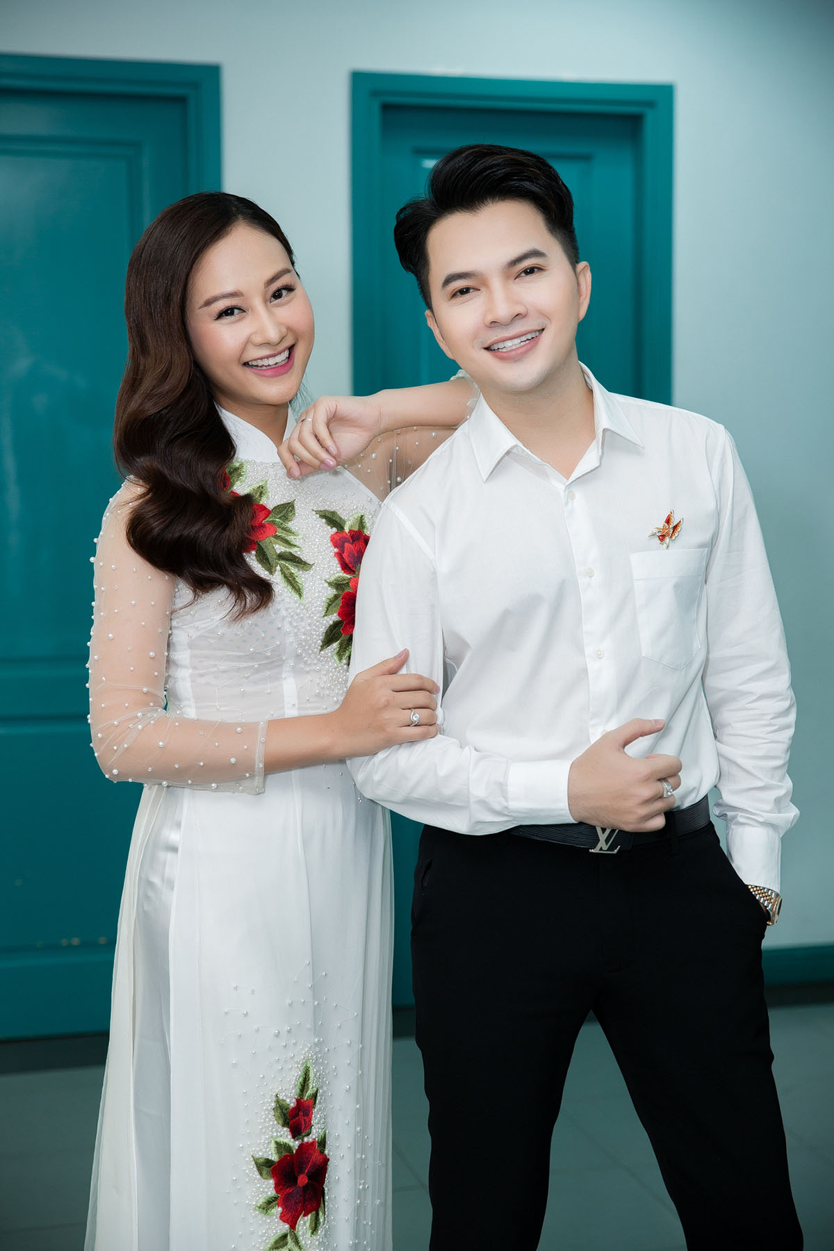 Nam Cường ăn gian tuổi khi diện trang phục sơ mi trắng quay về tuổi học sinh
