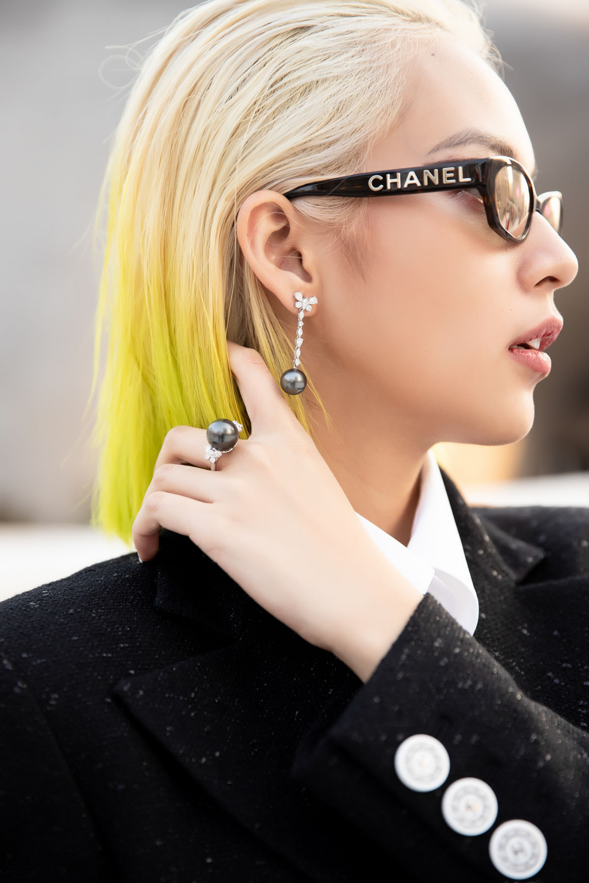 Phí Phương Anh 'phá đảo' Seoul Fashion Week với tóc ombre vàng chanh