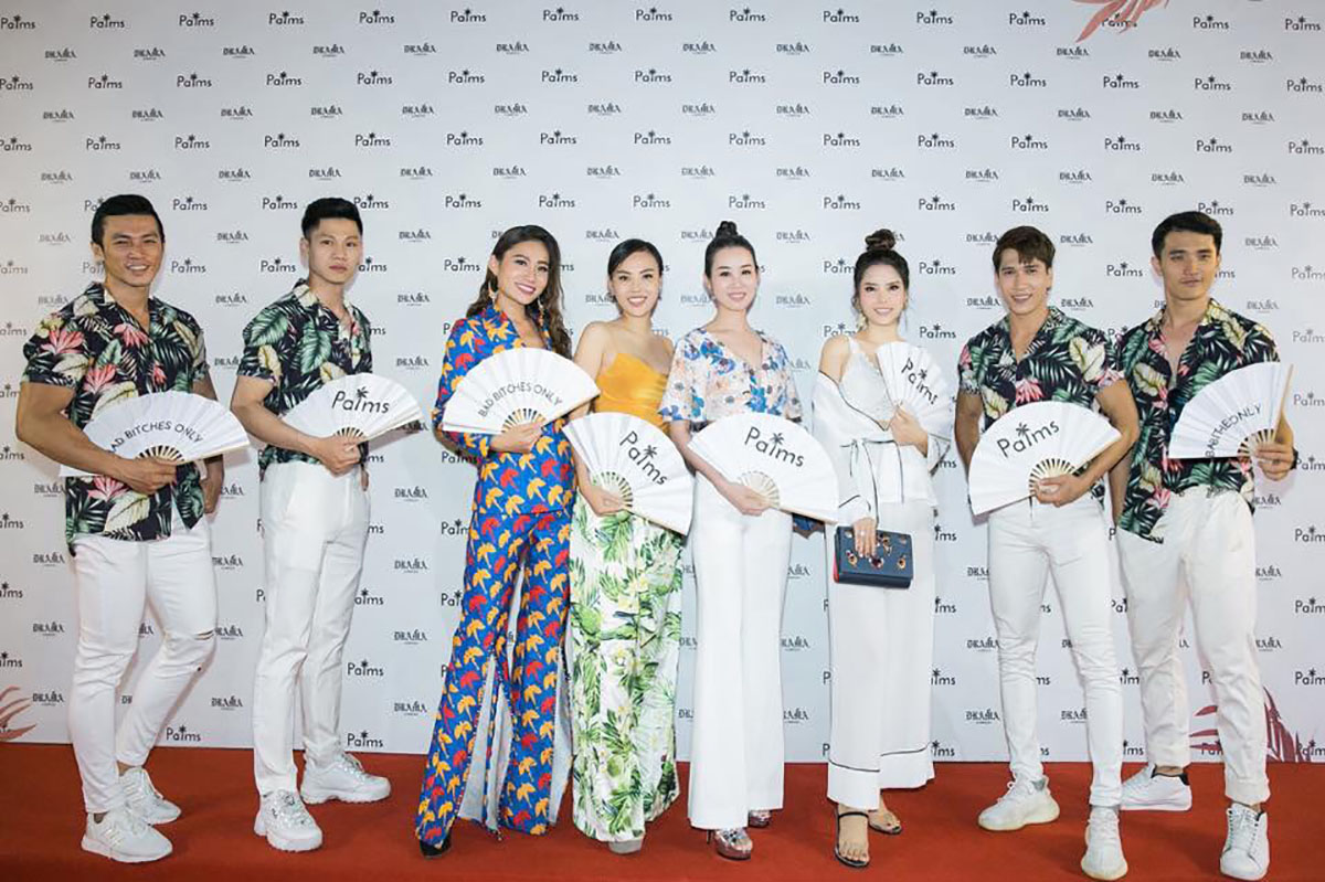 Vũ Khắc Tiệp lên chức ông chủ, dàn người đẹp diện trang phục sắc màu đến chúc mừng