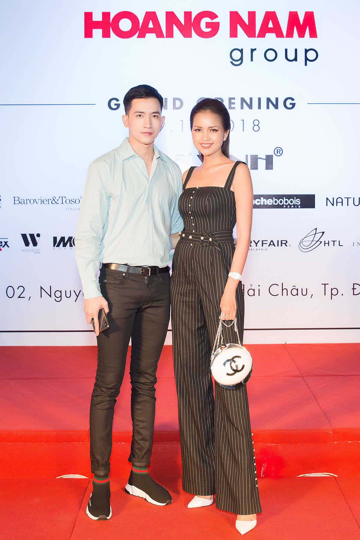Ngọc Châu - Võ Cảnh diện cây hàng hiệu chúc mừng doanh nhân Dương Quốc Nam