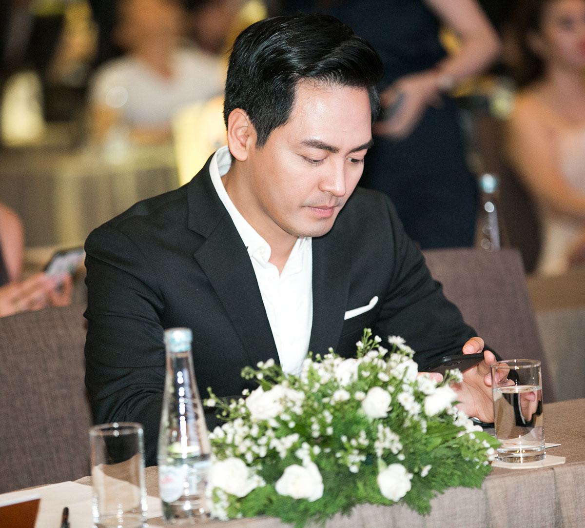 Minh Tú rạng rỡ làm Đại sứ thương hiệu cùng nam thần Võ Cảnh