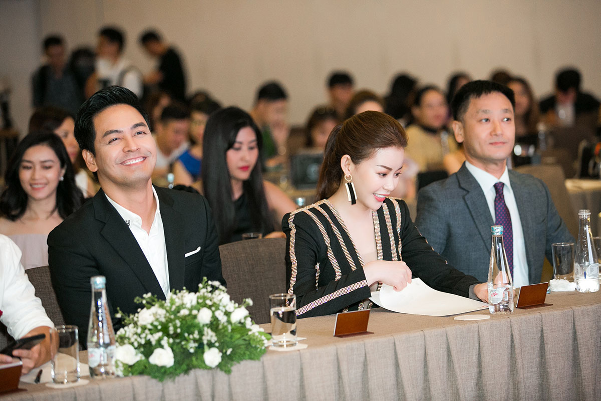 Minh Tú rạng rỡ làm Đại sứ thương hiệu cùng nam thần Võ Cảnh