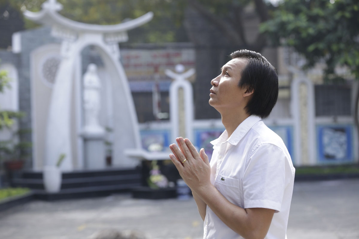 Đạo diễn Vũ Thành Vinh ra mắt cuốn sách 'Sự sống giá bao nhiêu?' giữa lằn ranh sinh tử