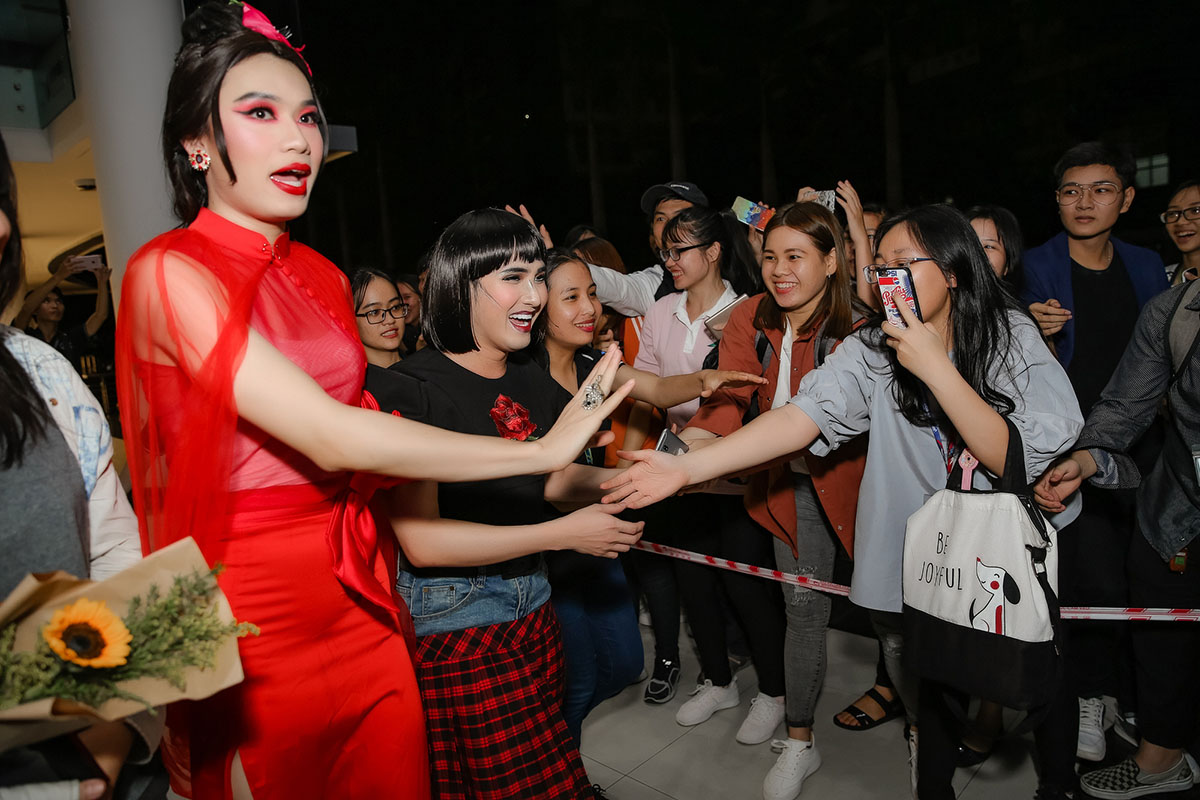 ‘Chị Ca Nô’ Lê Nhân đòi 300 ngàn tiền ‘hát nhép’ của Huỳnh Lập, Quang Trung