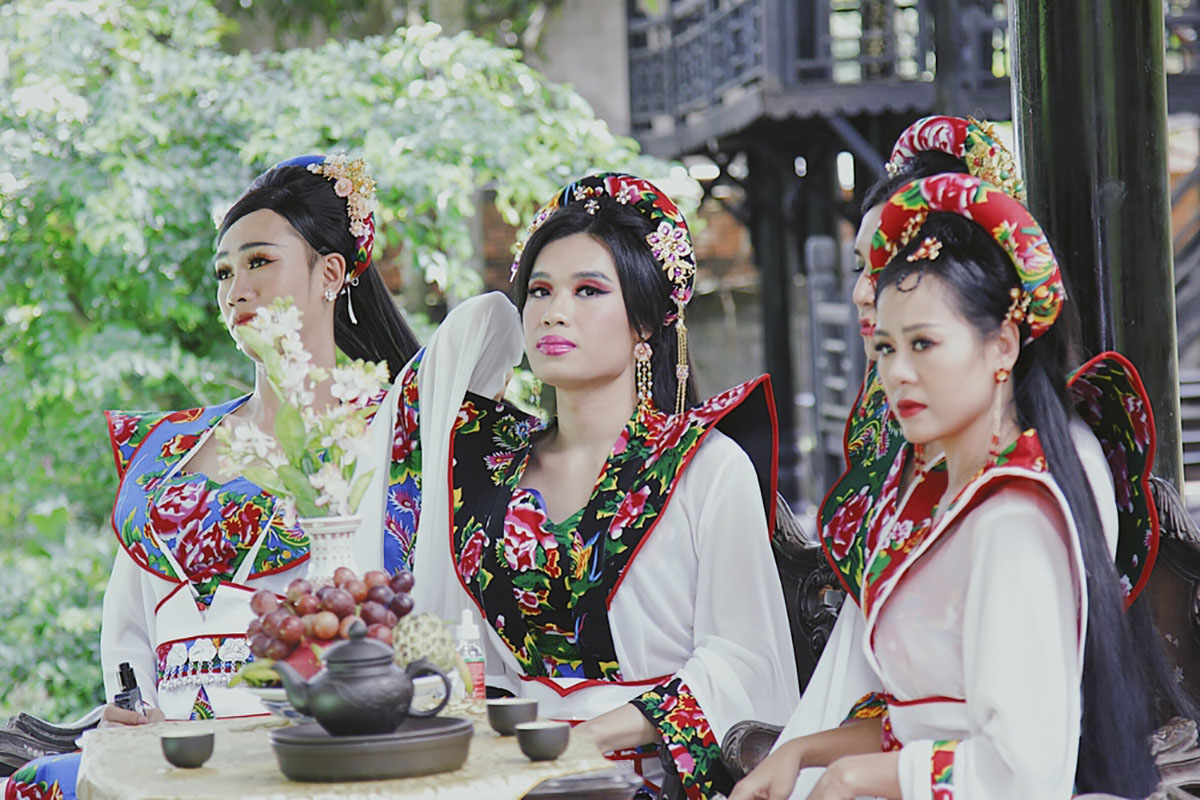 Thuận Nguyễn xuất hiện làm điên đảo các phi tần trong 'Nam Phi Liên Hoàn Kế'