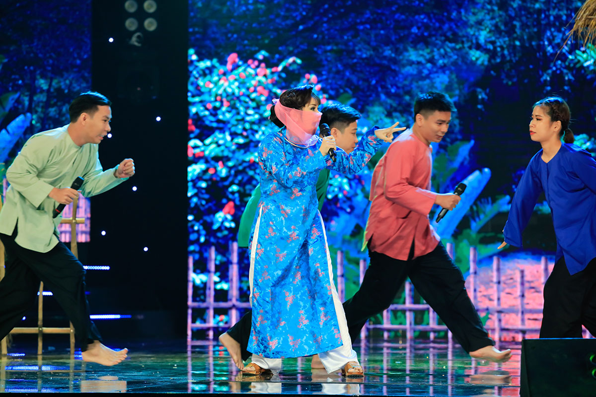 Sốt 40 độ, Sơn Ca vẫn đưa đàn em đi đánh ghen Khưu Huy Vũ ngoại tình