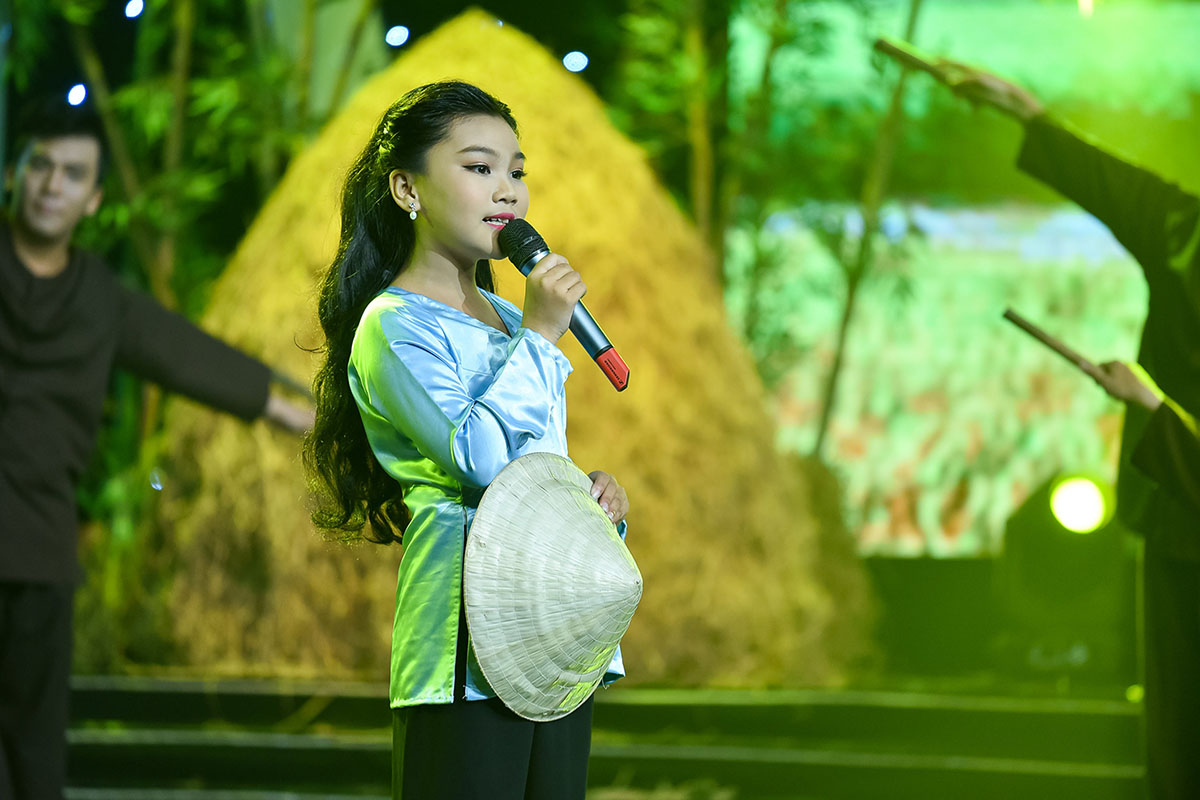 Hồng Vân tái mặt vì màn mạo hiểm dùng người làm dây nhảy của Minh Nhựt, Minh Quang