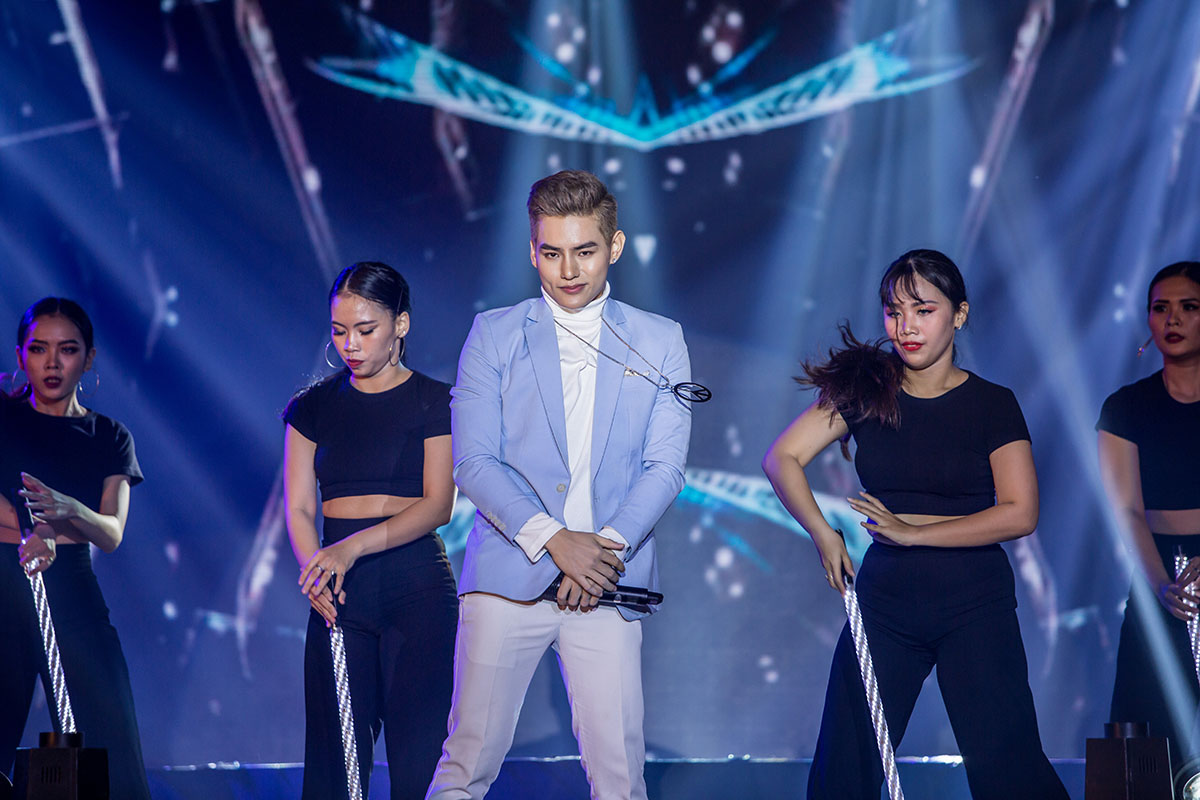 Zero9 rơi nước mắt và cám ơn người hâm mộ trong liveshow đầu tiên