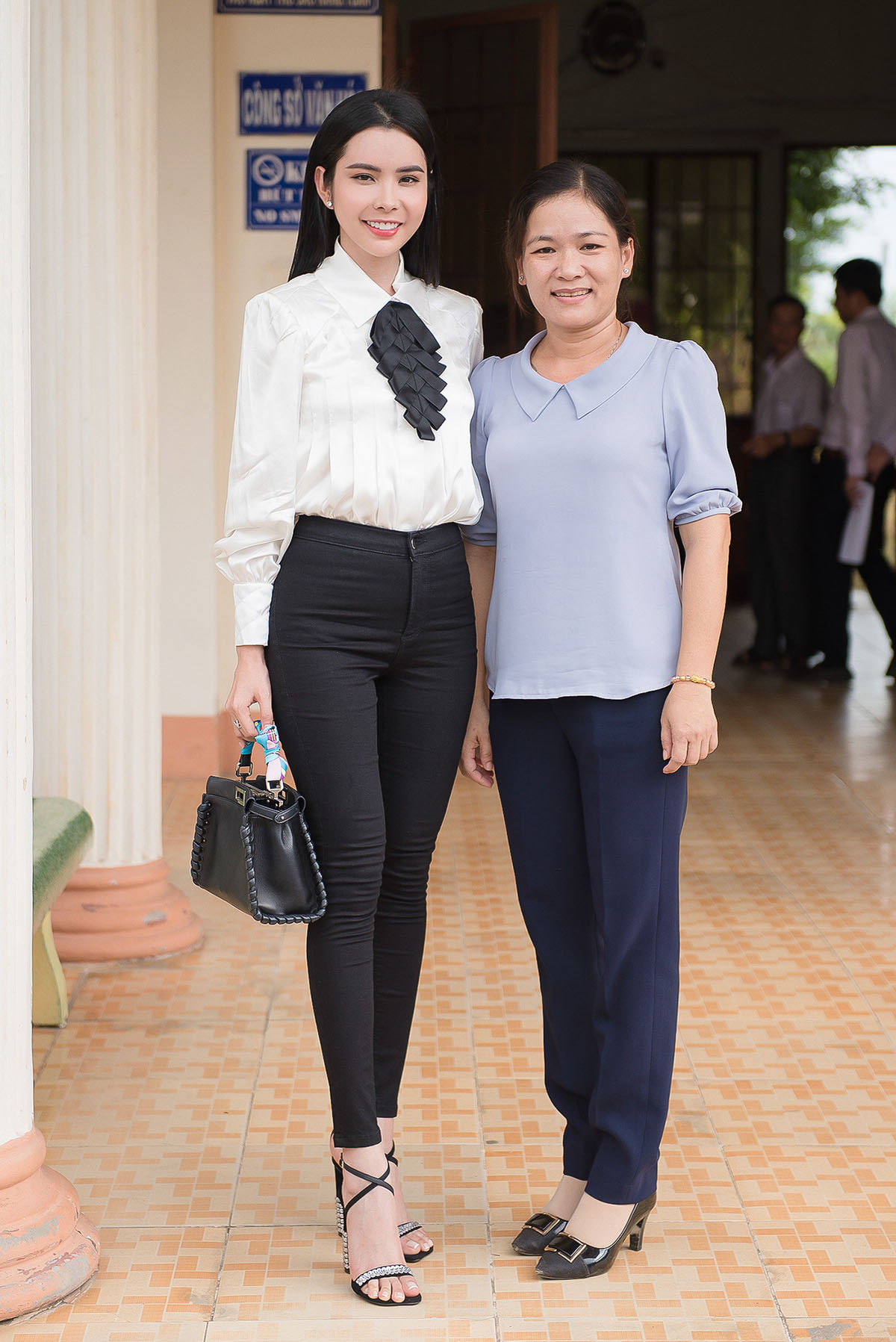 Huỳnh Vy tặng nhà tình thương, quyên góp tiền xây cầu kiên cố cho bà con tỉnh Đồng Tháp