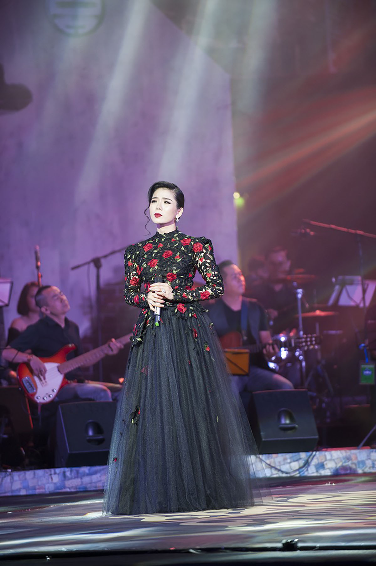 Lệ Quyên chi 4 tỷ thực hiện MV, liveshow đẳng cấp