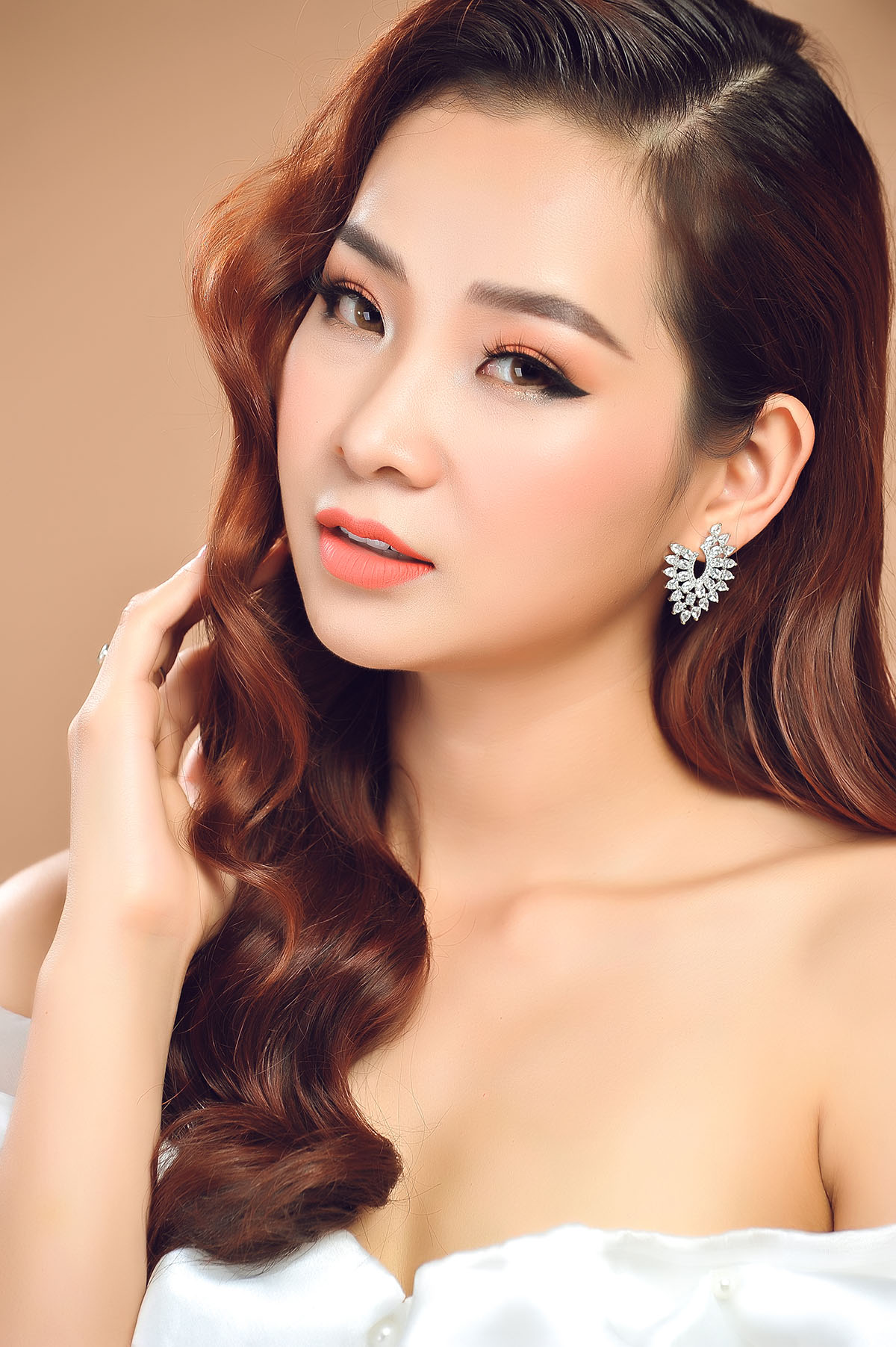 Bà mẹ một con Ngọc Trúc quyết tâm chinh phục vương miện 'Người mẫu Quý bà 2018'