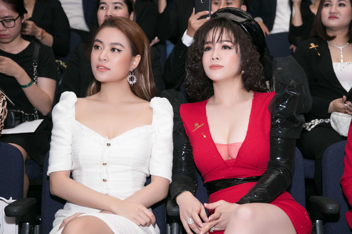 Nhật Kim Anh chạy ngược xuôi ra mắt dòng son mới dù bị thanh sắt đâm xuyên chân