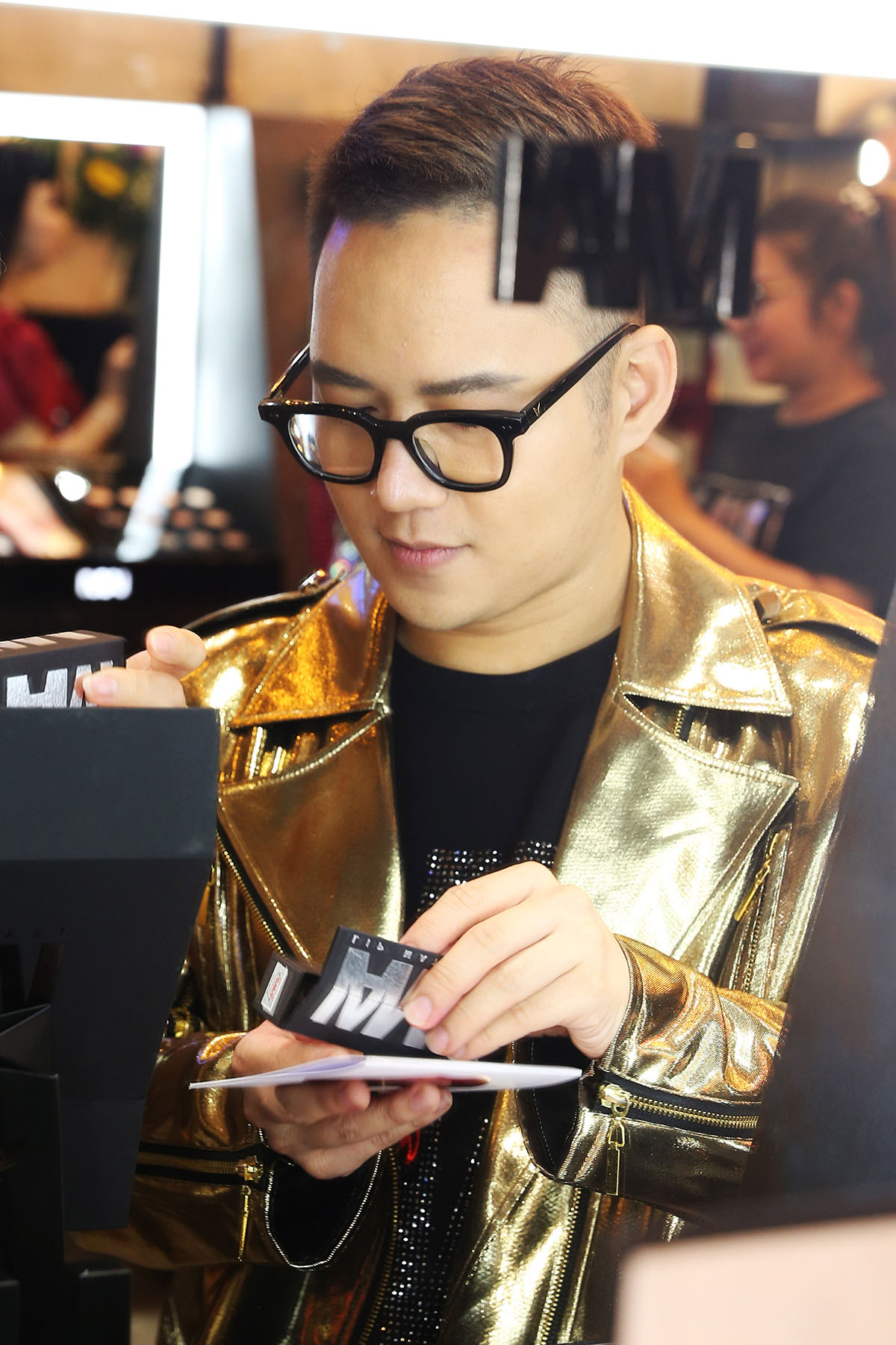 Chung Thanh Phong: NTK Việt đầu tiên sở hữu dòng mỹ phẩm cao cấp dành cho phụ nữ