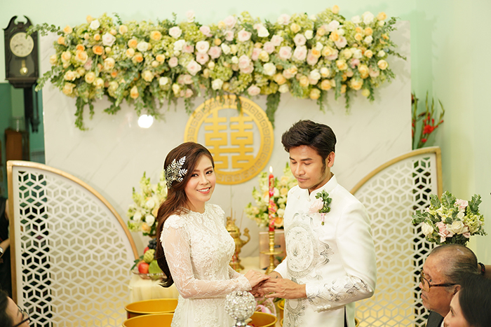 Ngọc Ánh rạng rỡ trong lễ rước dâu với Anh Tài