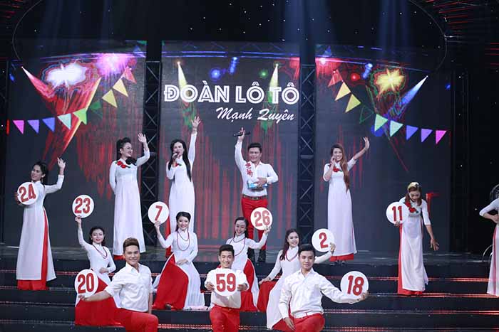 'Lô tô show – Gánh hát ngàn hoa' càng về đích càng xúc động, lấy nước mắt khán giả