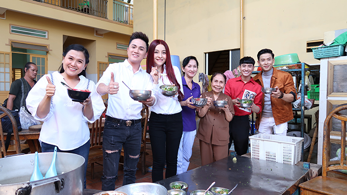 MV thứ 2 trong chuỗi 'Du hí Út Móm': Khưu Huy Vũ lấy nước mắt khán giả về tình mẫu tử