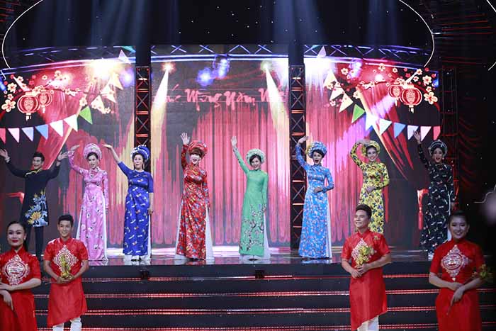 'Lô tô show – Gánh hát ngàn hoa' càng về đích càng xúc động, lấy nước mắt khán giả