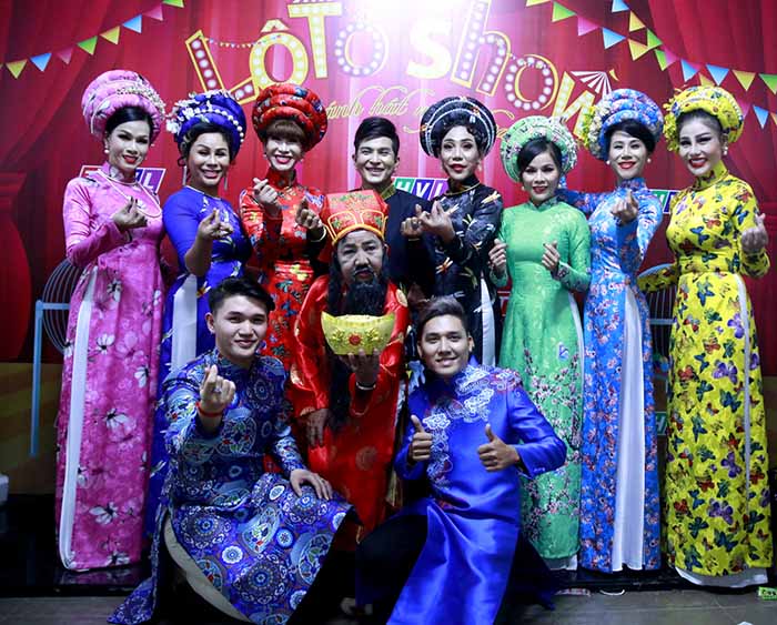 'Lô tô show – Gánh hát ngàn hoa' càng về đích càng xúc động, lấy nước mắt khán giả