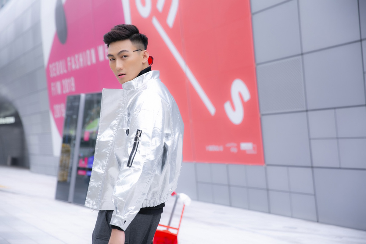 Mạc Trung Kiên, Quỳnh Anh, Trâm Anh street style nổi bật thu hút ống kính truyền thông Hàn Quốc