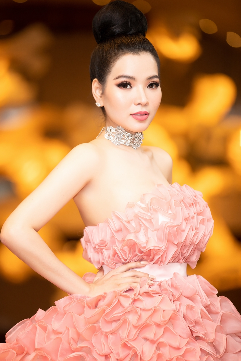Isaac, Noo Phước Thịnh khuấy động đêm trao giải "Top White Best Awards of The Year 2019"