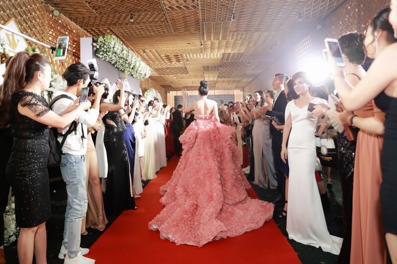 Isaac, Noo Phước Thịnh khuấy động đêm trao giải "Top White Best Awards of The Year 2019"