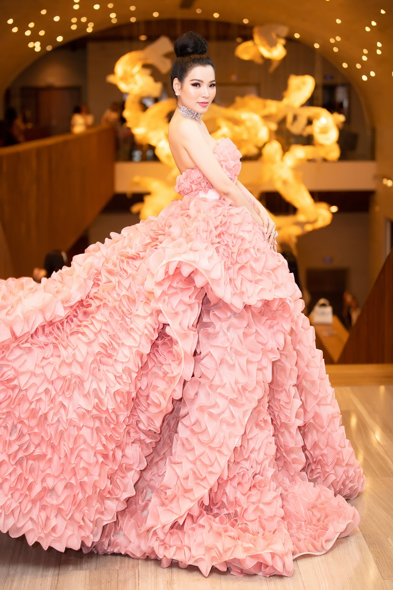 Isaac, Noo Phước Thịnh khuấy động đêm trao giải "Top White Best Awards of The Year 2019"