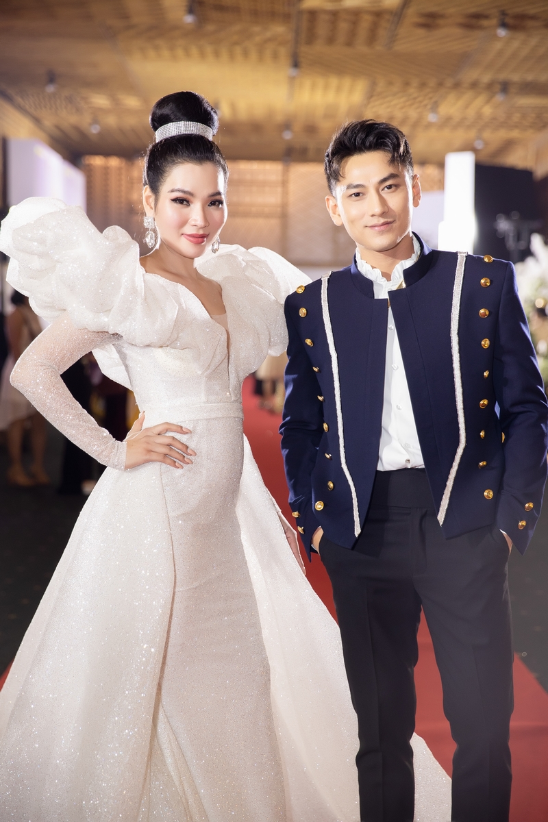 Isaac, Noo Phước Thịnh khuấy động đêm trao giải "Top White Best Awards of The Year 2019"