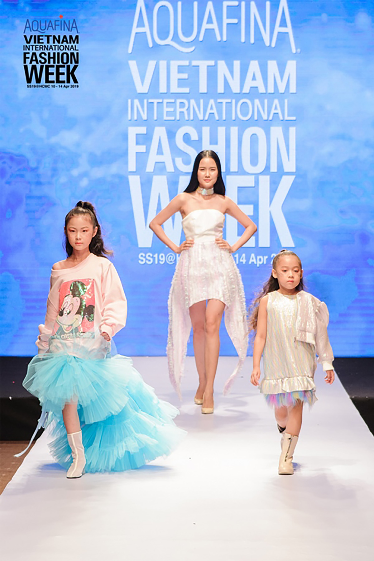 Hé lộ 'bộ cánh' đầu tiên của Chung Thanh Phong, Minh Châu, Ivan Trần và các NTK tại Aquafina Vietnam International Fashion Week Xuân Hè 2019