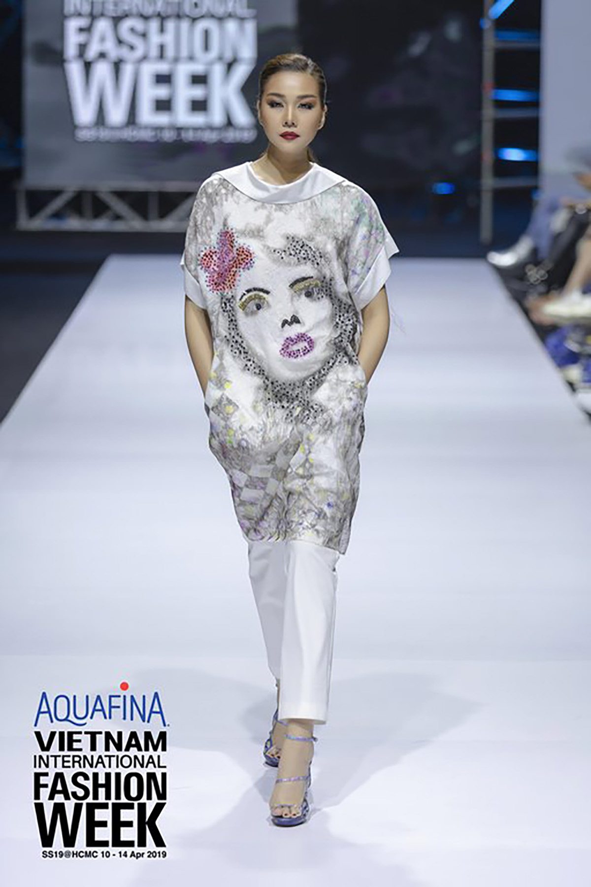 Ngắm nhìn BST của nhà mốt Lie Sang Bong tại Aquafina Tuần lễ Thời trang Quốc tế Việt Nam Xuân – Hè 2019.