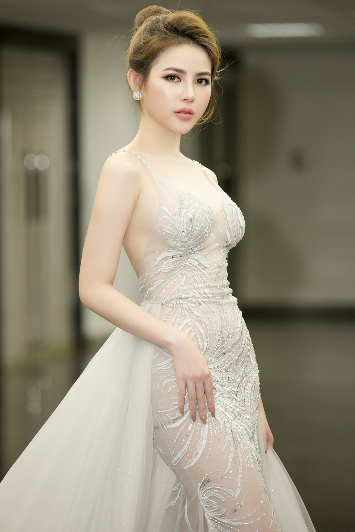 Thủy Tiên, con gái Hữu Tiến xinh đẹp như công chúa khi lên ngôi Á hậu