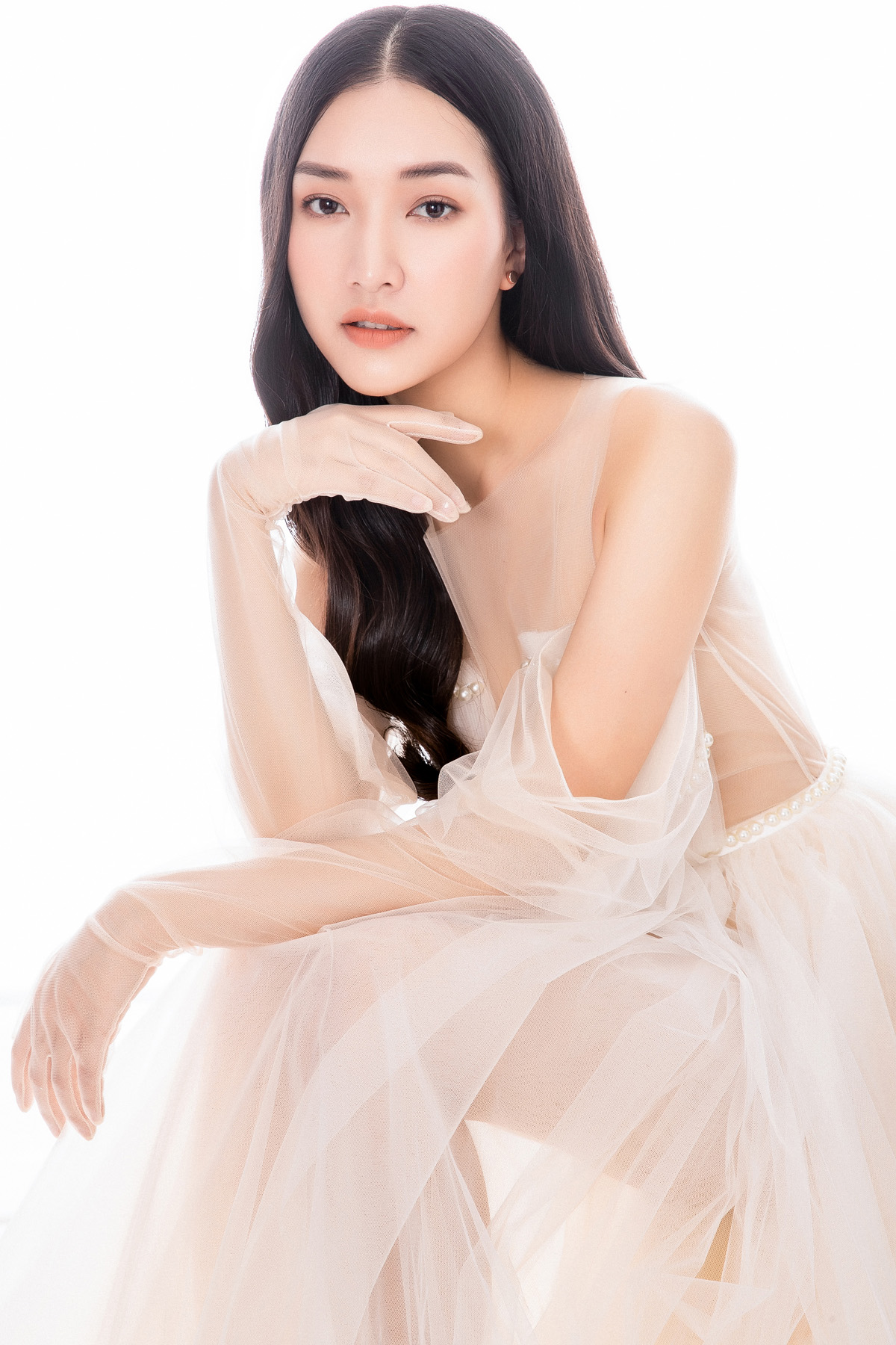 Ngẩn ngơ trước vẻ đẹp thanh khiết của 'Nàng thơ' Ngọc Trân