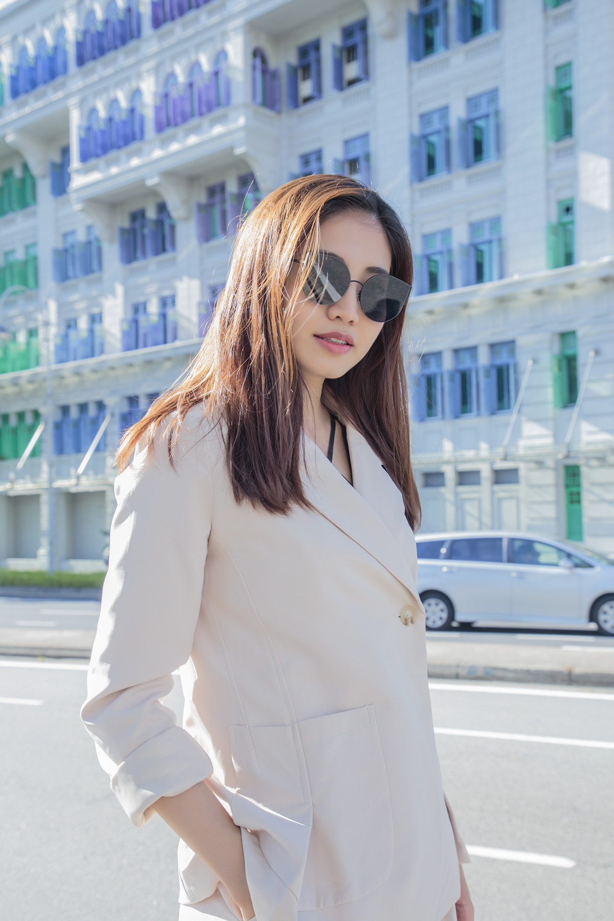 Lần đầu mang thương hiệu Việt qua Singapore, Ninh Hoàng Ngân choáng ngợp khi thấy khách xếp hàng dài