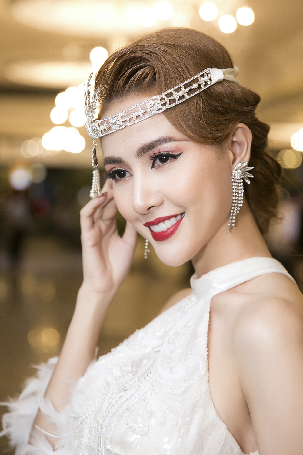 Hoá ‘nữ hoàng băng giá’, Phan Thị Mơ gây sốc khi đeo nhẫn 5,5 tỷ đồng đi sự kiện