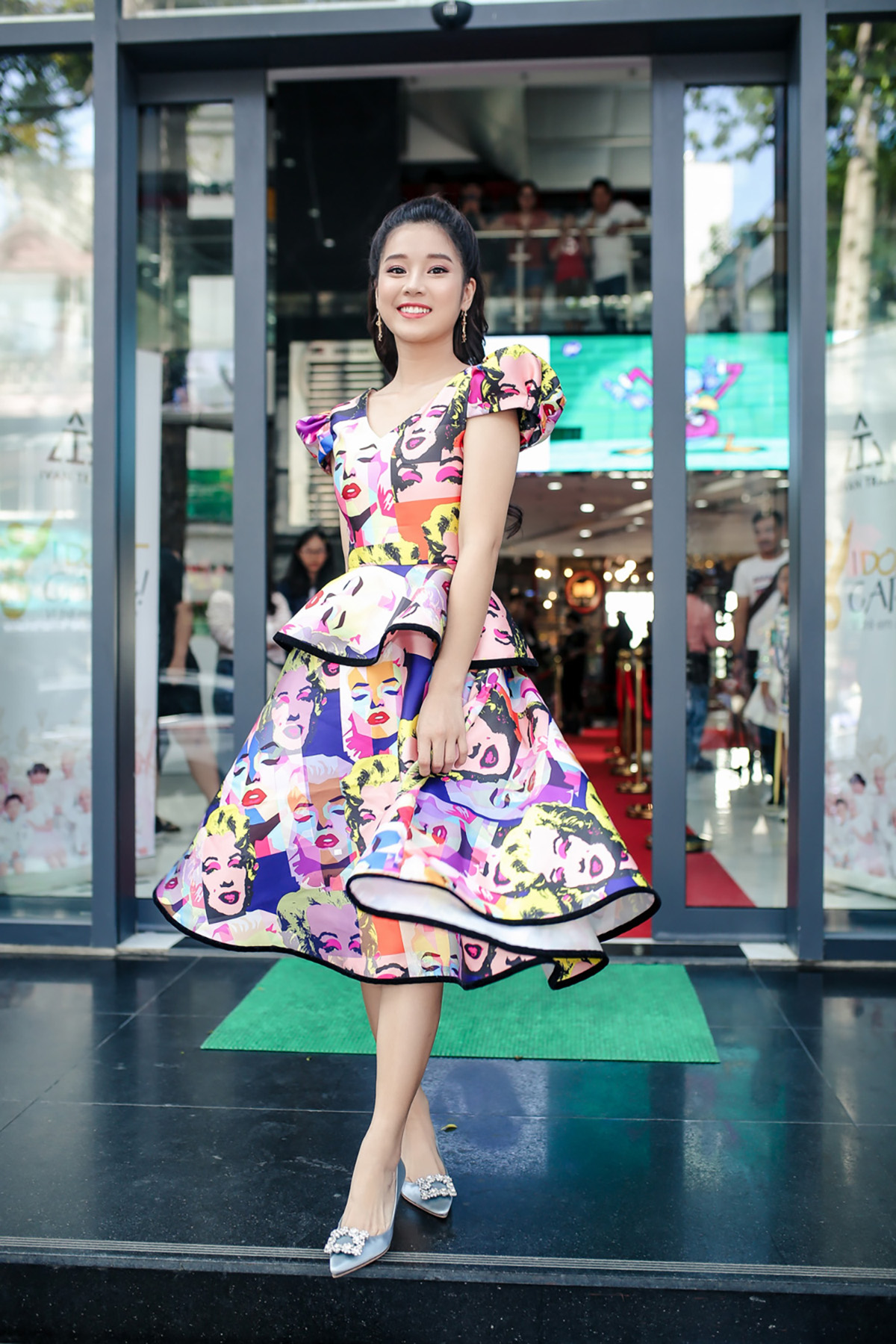 Bế bệnh nhi ung thư, Hoàng Yến Chibi catwalk tự tin đầy xúc động 