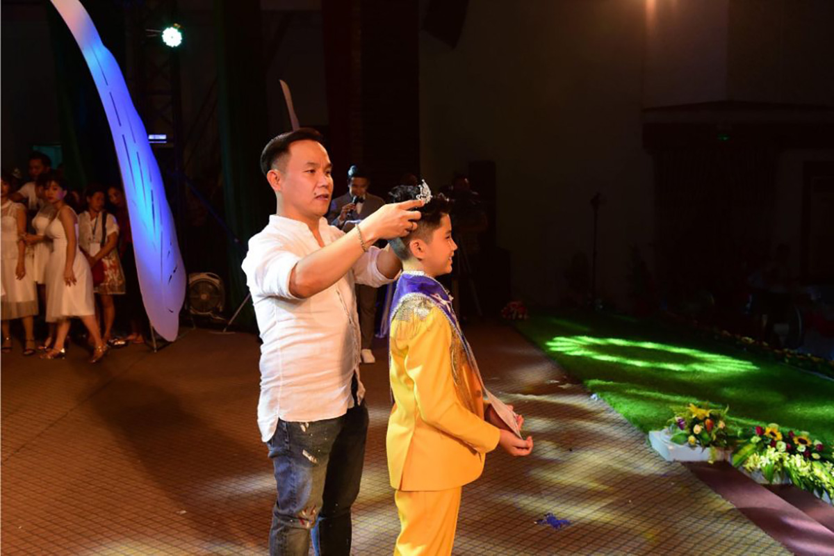 NTK Việt Hùng tìm kiếm thiên tài nhí 'Thiên thần Việt 2019'