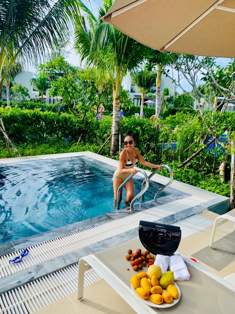 Tiểu thư nhà Đoan Trang hạnh phúc du lịch khắp đất nước cùng bố mẹ