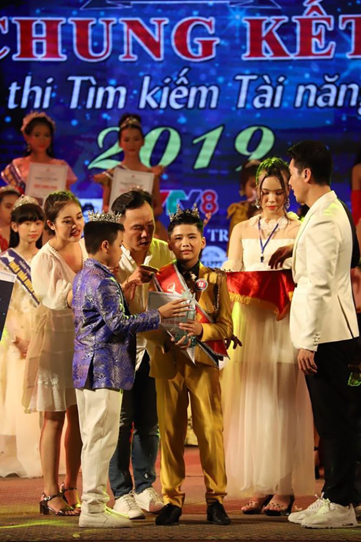 NTK Việt Hùng tìm kiếm thiên tài nhí 'Thiên thần Việt 2019'