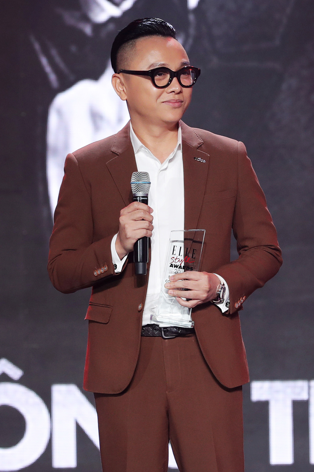 Đàm Vĩnh Hưng trao giải Super Icon cho Mỹ Tâm 'phá đảo' sân khấu 'ELLE Style Awards 2019'