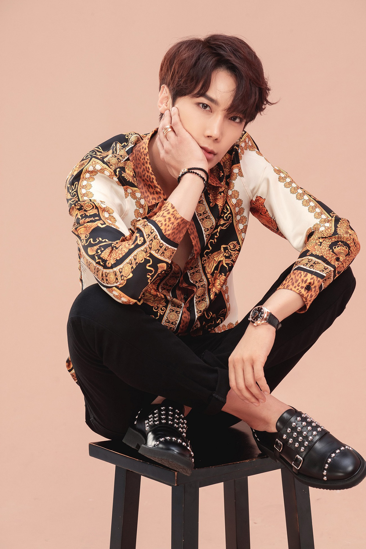 'Ganh tỵ' khi Hari Won ôm thân thiết với Park Jung Min - thành viên của nhóm nhạc SS501
