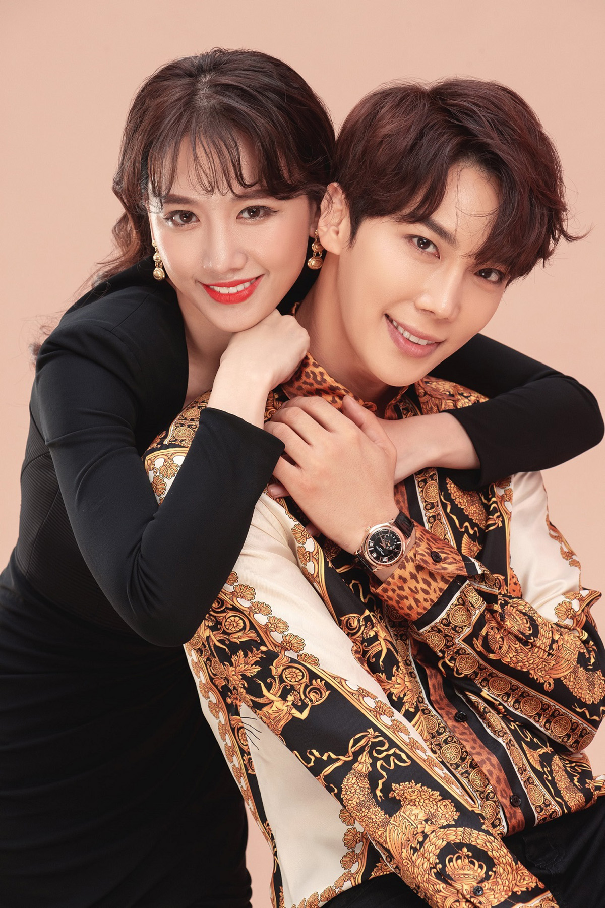 'Ganh tỵ' khi Hari Won ôm thân thiết với Park Jung Min - thành viên của nhóm nhạc SS501