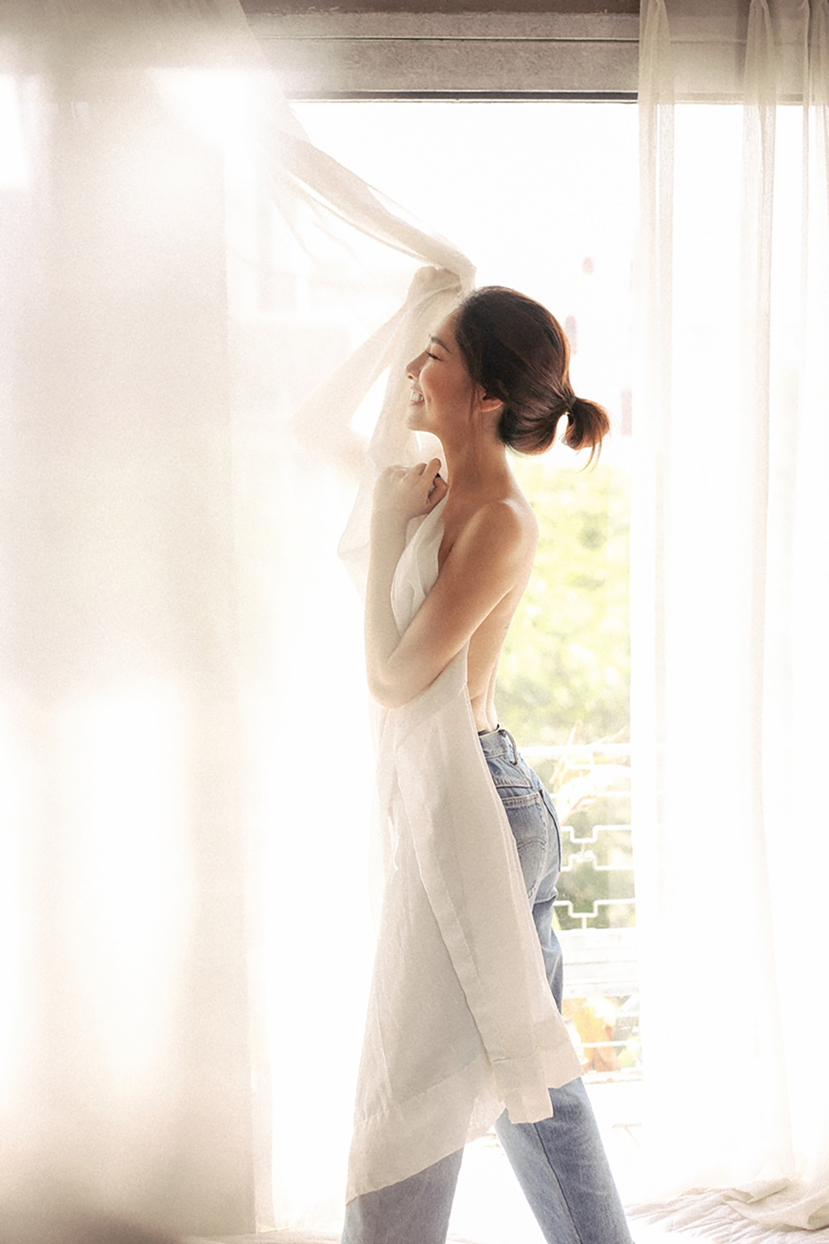 Tự nhận hết thời, Ammy Minh Khuê táo bạo bán nude trong bộ ảnh mới