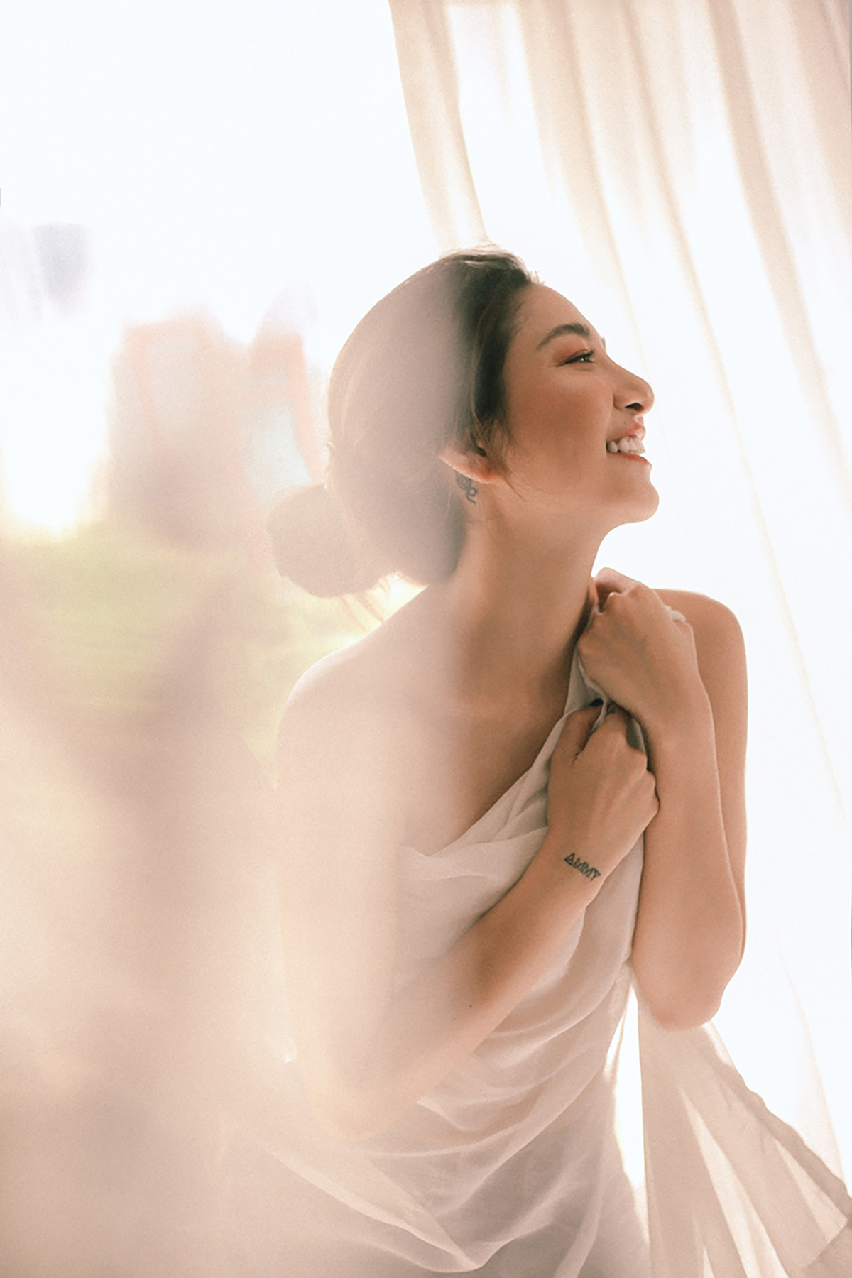 Tự nhận hết thời, Ammy Minh Khuê táo bạo bán nude trong bộ ảnh mới