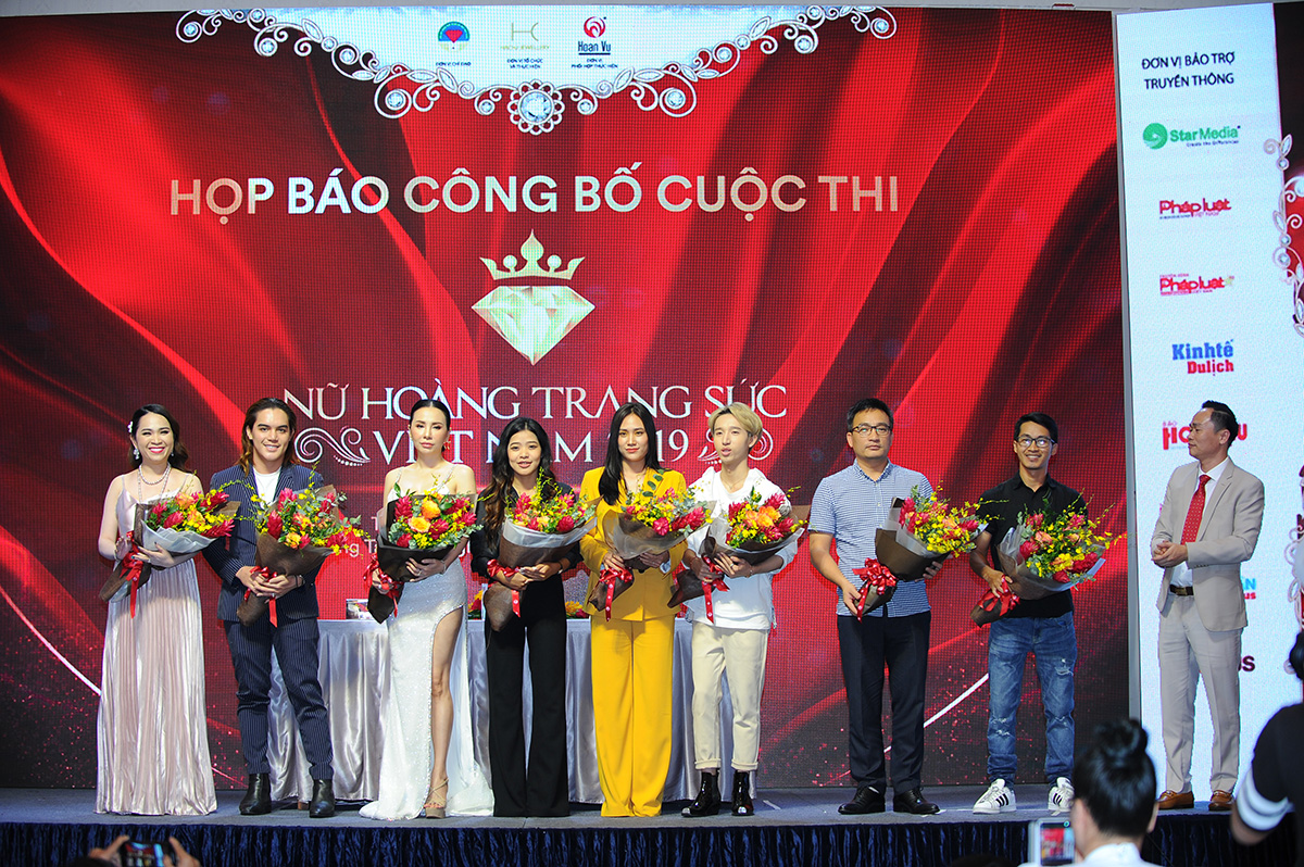 Đạo diễn Lê Hoàng khẳng định ngồi ghế nóng cuộc thi nhan sắc không phải vì cát-xê