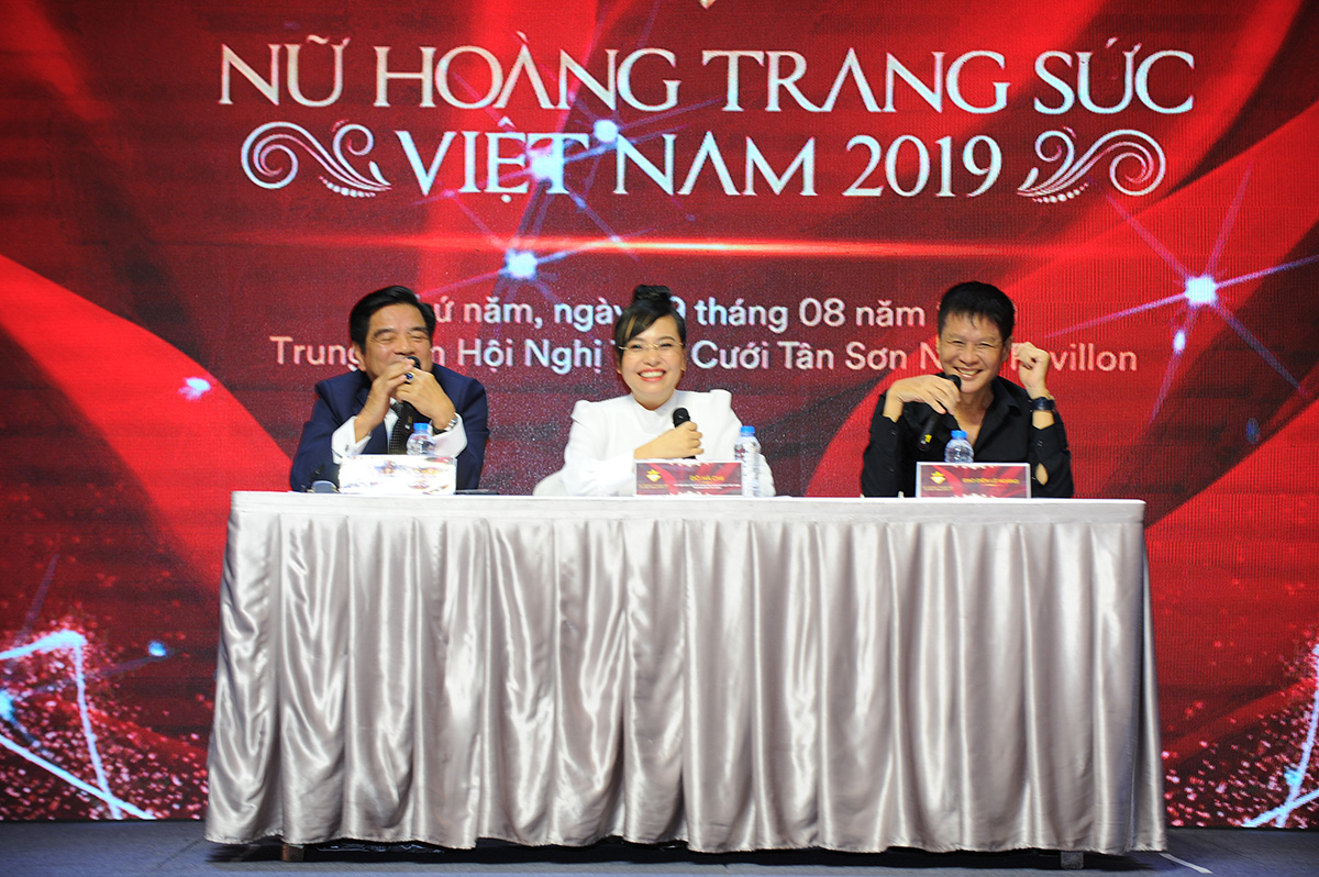 Đạo diễn Lê Hoàng khẳng định ngồi ghế nóng cuộc thi nhan sắc không phải vì cát-xê