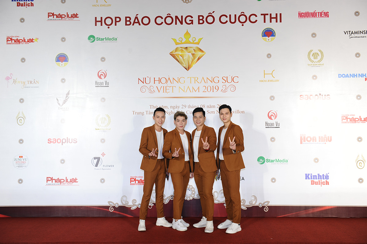 Đạo diễn Lê Hoàng khẳng định ngồi ghế nóng cuộc thi nhan sắc không phải vì cát-xê