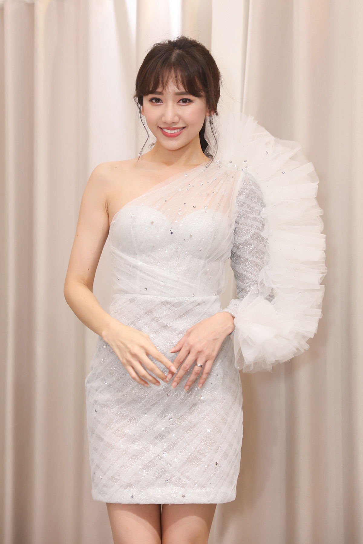 Hari Won 'chịu chơi' chi hàng trăm triệu đồng tiền trang phục cho Concert