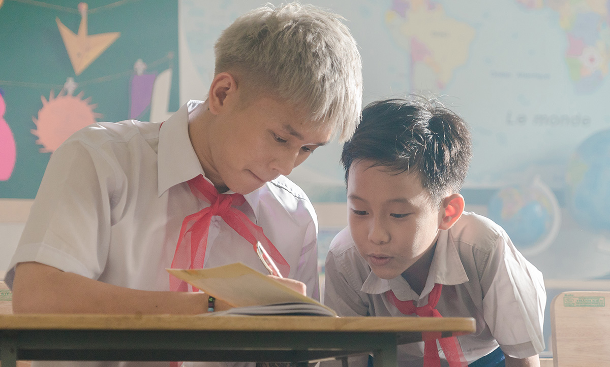 B Ray tung MV 'Yêu như trẻ con' vô cùng đáng yêu khiến fan háo hức