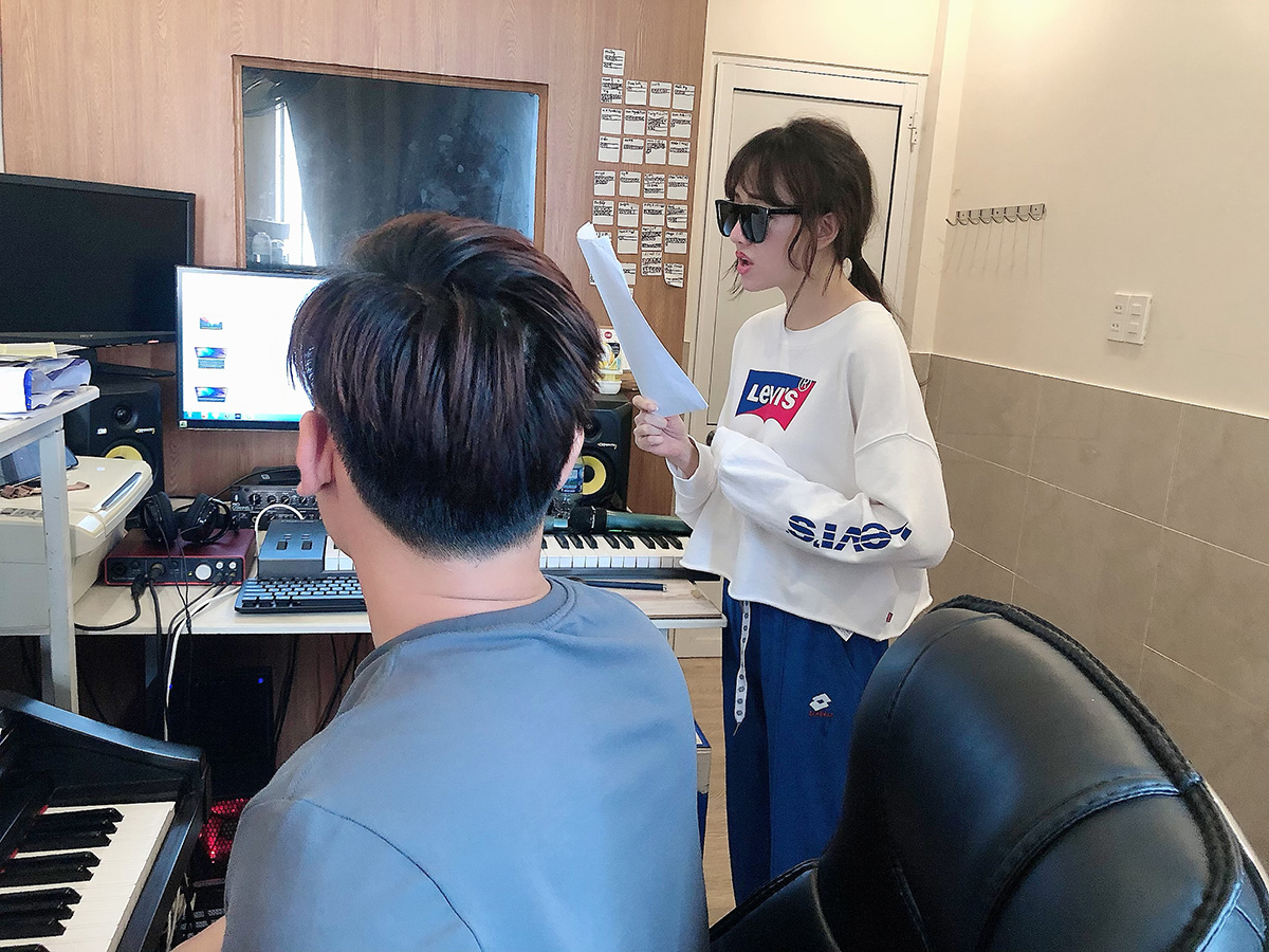 Hari Won đổ bệnh vì cật lực tập luyện cùng ban nhạc cận kề concert kỷ niệm sự nghiệp ca hát 
