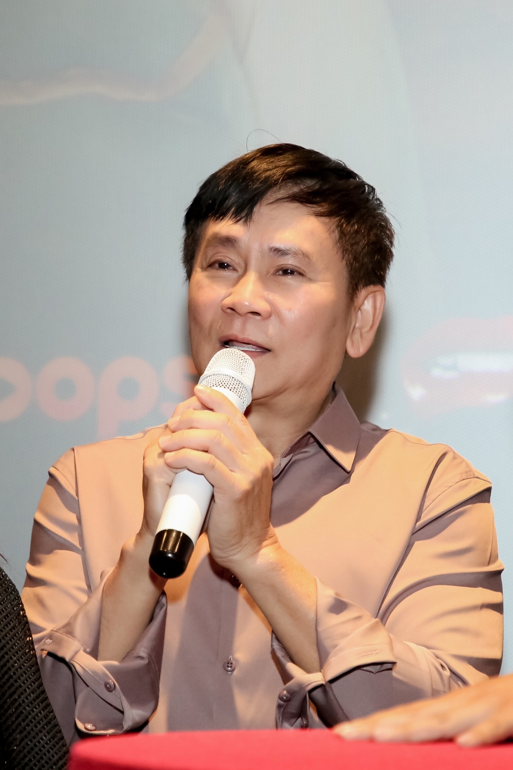 Kiều Linh 'hành' chồng thức 3 ngày 3 đêm để... đọc kịch bản